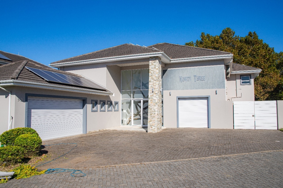5 Bedroom Property for Sale in Beacon Bay Eastern Cape